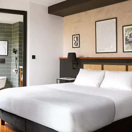 Limehome Montmartre Отель *