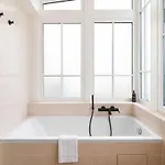 Limehome Montmartre 4* 파리