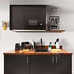 Limehome Montmartre 4* 파리