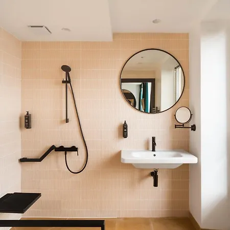 Limehome Montmartre Hotel *