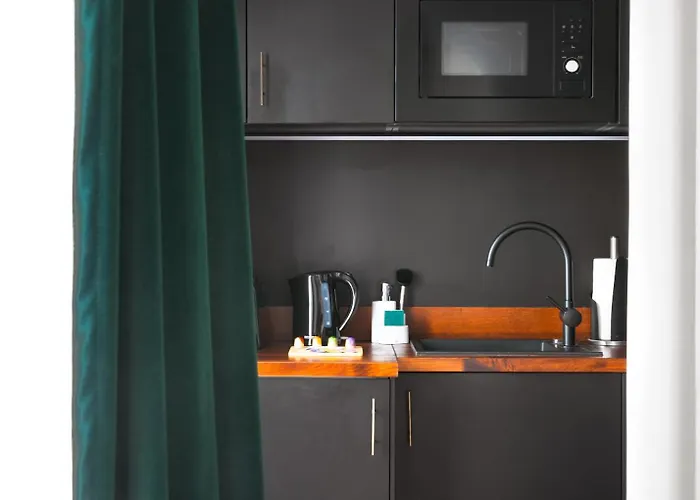 Limehome Montmartre 4* פריז
