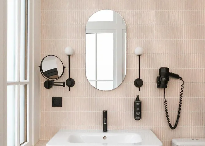 Hotel Limehome Montmartre París