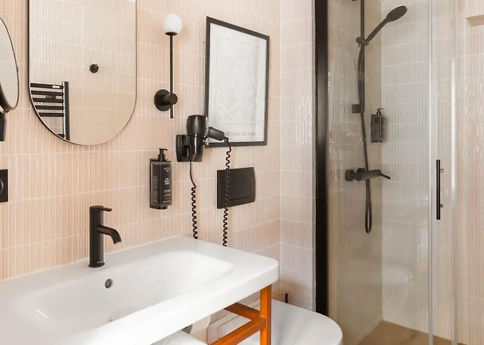 Limehome Montmartre 4*