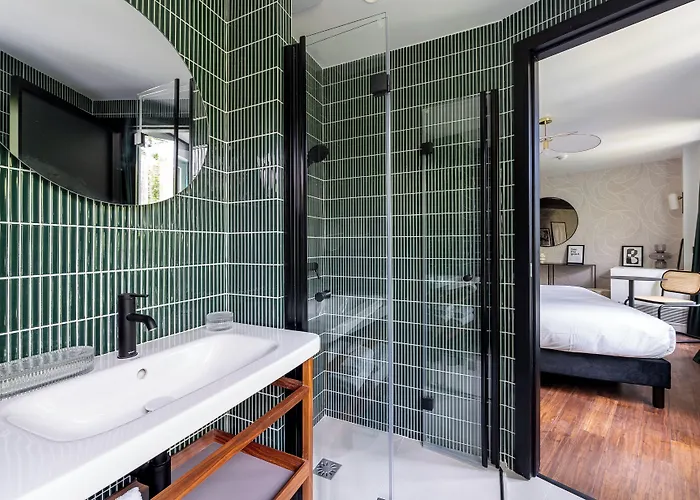 Limehome Montmartre 4* París