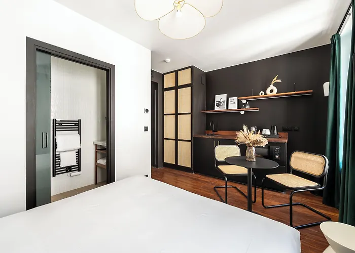 Hotel Limehome Montmartre 4*