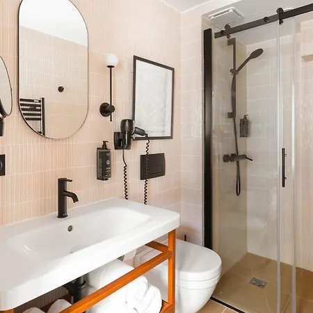 Limehome Montmartre 4*