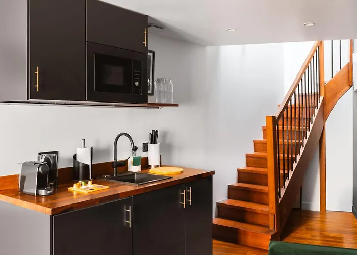 Limehome Montmartre 4* פריז