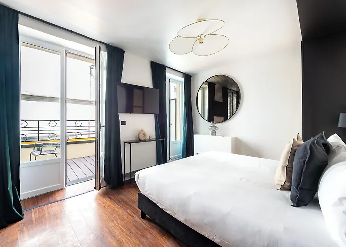 Limehome Montmartre 4* פריז
