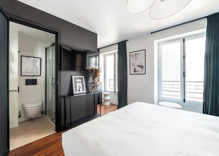 Limehome Montmartre 4* פריז