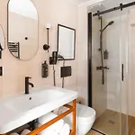 Limehome Montmartre 4*